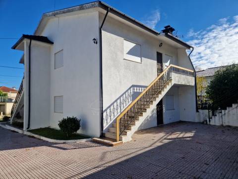 Andar Moradia T3 (1.º Piso) – Caldas das Taipas