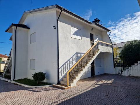 Andar Moradia T3 (1.º Piso) – Caldas das Taipas