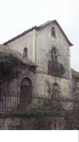 Moradia antiga T3 para restaurar em Oliveira de Azeméis.