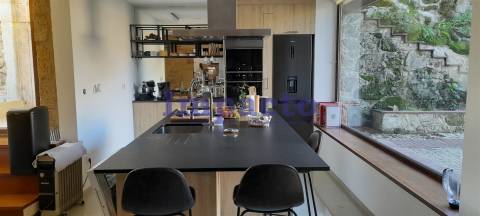 Moradia T3 restaurada Vale de Cambra