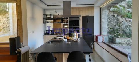 Moradia T3 restaurada Vale de Cambra