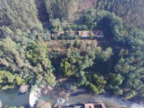 Quinta para reconstruir junto ao Rio Caima em Palmaz, Oliveira de Azeméis