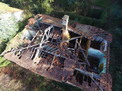 Quinta para reconstruir junto ao Rio Caima em Palmaz, Oliveira de Azeméis