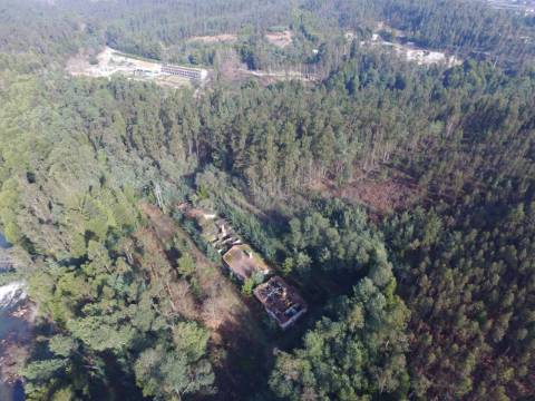 Quinta para reconstruir junto ao Rio Caima em Palmaz, Oliveira de Azeméis