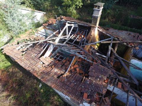 Quinta para reconstruir junto ao Rio Caima em Palmaz, Oliveira de Azeméis