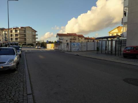 Terreno para Bloco de apartamentos em Oliveira do Douro.