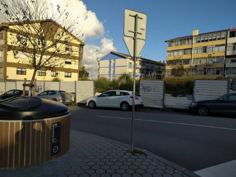 Terreno para Bloco de apartamentos em Oliveira do Douro.