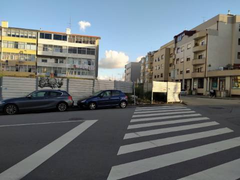 Terreno para Bloco de apartamentos em Oliveira do Douro.