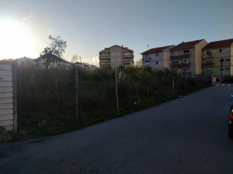 Terreno para Bloco de apartamentos em Oliveira do Douro.
