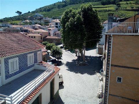 Moradia T3 para restaurar S. João da Pesqueira.