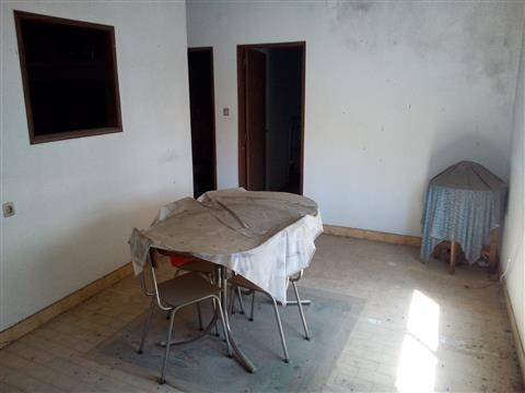 Moradia T3 para restaurar S. João da Pesqueira.