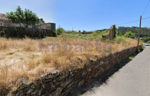 Terreno com ruína em Faria de Cima, Vila de Cucujães