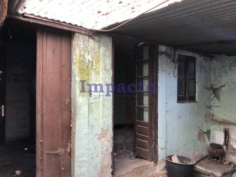 Moradia T1 para restaurar em Cucujães, Oliveira de Azeméis