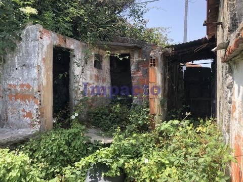 Moradia T1 para restaurar em Cucujães, Oliveira de Azeméis