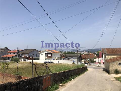 Moradia T1 para restaurar em Cucujães, Oliveira de Azeméis