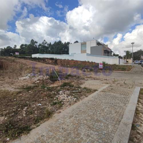 Lote de Terreno na Azenha em Arrifana, Santa Maria da Feira.
