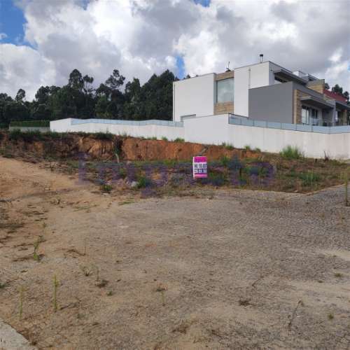 Lote de Terreno na Azenha em Arrifana, Santa Maria da Feira.