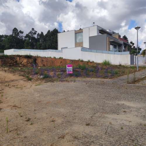 Lote de Terreno na Azenha em Arrifana, Santa Maria da Feira.
