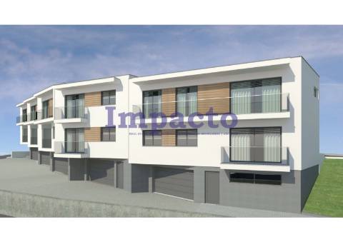 Moradia em banda T3 em Oliveira de Azeméis em fase final de construção