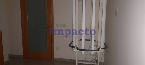 Loja em Lordelo do Ouro, Porto para arrendar