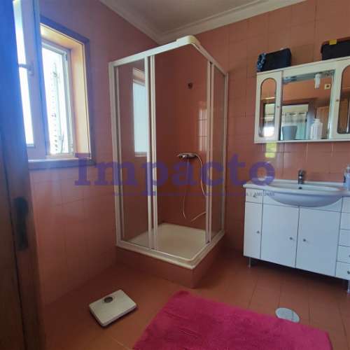 Comprar Moradia isolada T3+1 em São João da Madeira