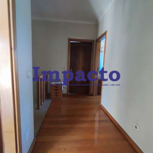 Comprar Moradia isolada T3+1 em São João da Madeira