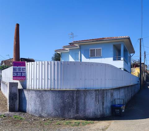 Comprar Moradia isolada T3+1 em São João da Madeira