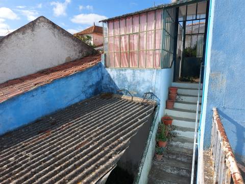 Venda Judicial de Moradia para remodelar em Vila Chã, Ventosa