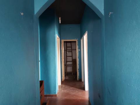 Venda Judicial de Moradia para remodelar em Vila Chã, Ventosa