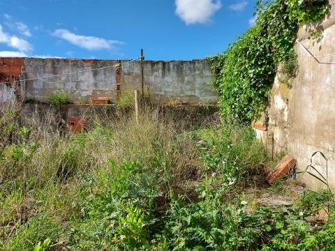 Venda Judicial de Moradia para remodelar em Vila Chã, Ventosa