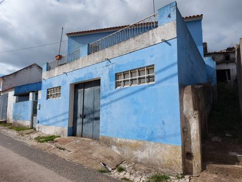 Venda Judicial de Moradia para remodelar em Vila Chã, Ventosa