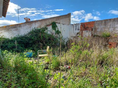 Venda Judicial de Moradia para remodelar em Vila Chã, Ventosa