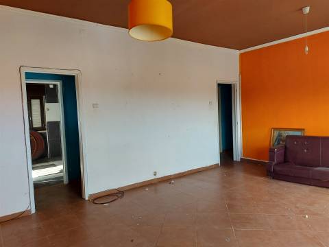 Venda Judicial de Moradia para remodelar em Vila Chã, Ventosa