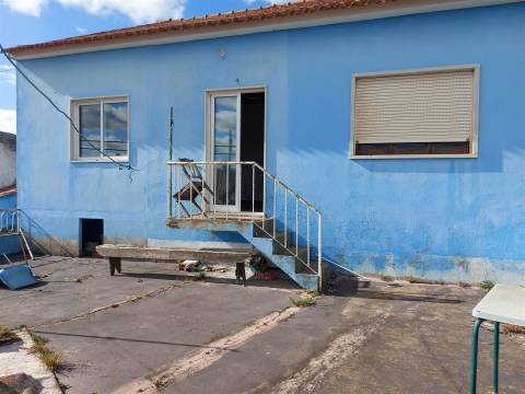 Venda Judicial de Moradia para remodelar em Vila Chã, Ventosa