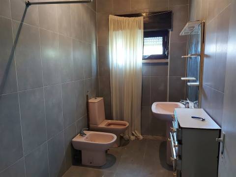 Venda Judicial de Moradia para remodelar em Vila Chã, Ventosa