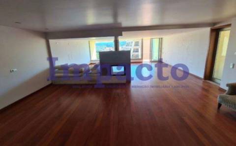 Moradia Geminada T3 em São João da Madeira