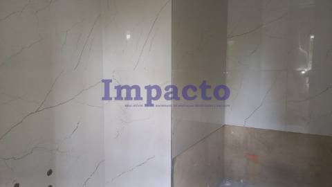 Moradia em Banda T2+1 em São João da Madeira