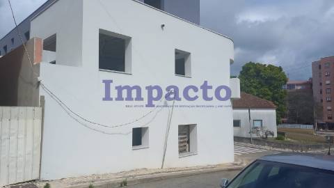 Moradia em Banda T2+1 em São João da Madeira