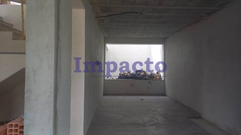 Moradia em Banda T2+1 em São João da Madeira