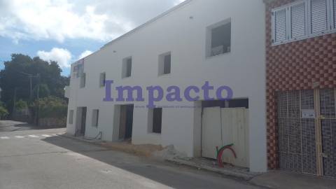 Moradia em Banda T2+1 em São João da Madeira