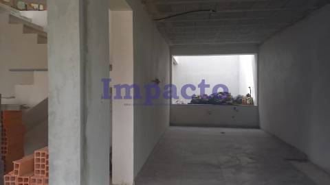 Moradia em Banda T2+1 em São João da Madeira