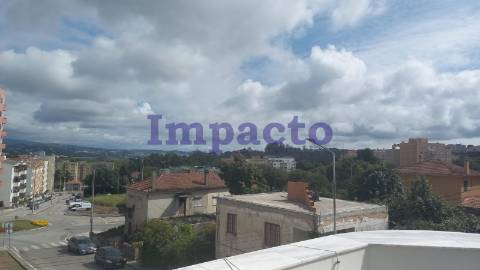 Moradia em Banda T2+1 em São João da Madeira