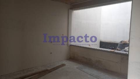 Moradia em Banda T2+1 em São João da Madeira