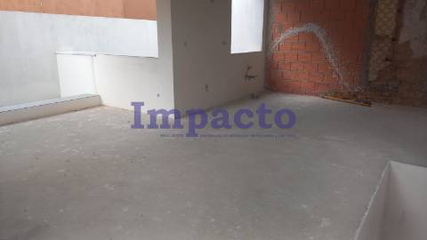 Moradia em Banda T2+1 em São João da Madeira