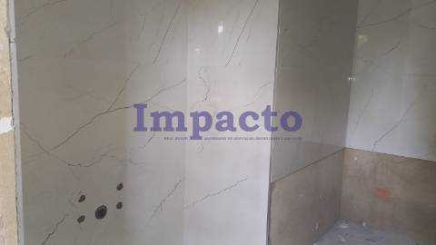 Moradia em Banda T2+1 em São João da Madeira