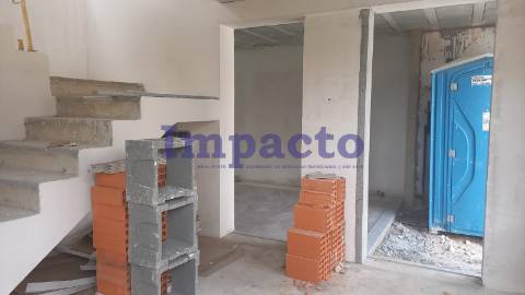 Moradia em Banda T2+1 em São João da Madeira