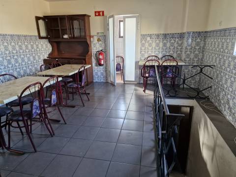 Arrendar espaço comercial  em Carregosa