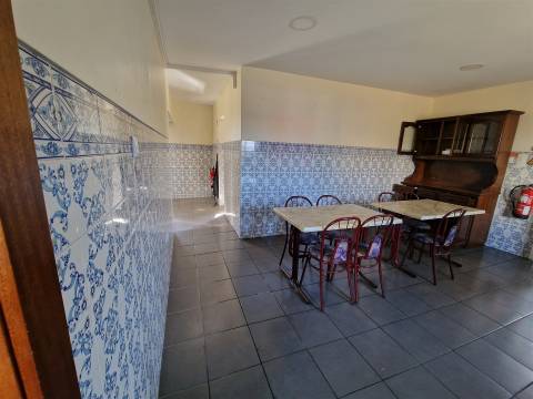 Arrendar espaço comercial  em Carregosa