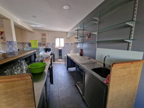 Arrendar espaço comercial  em Carregosa