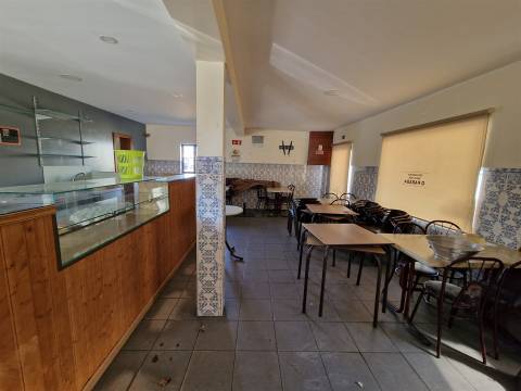 Arrendar espaço comercial  em Carregosa